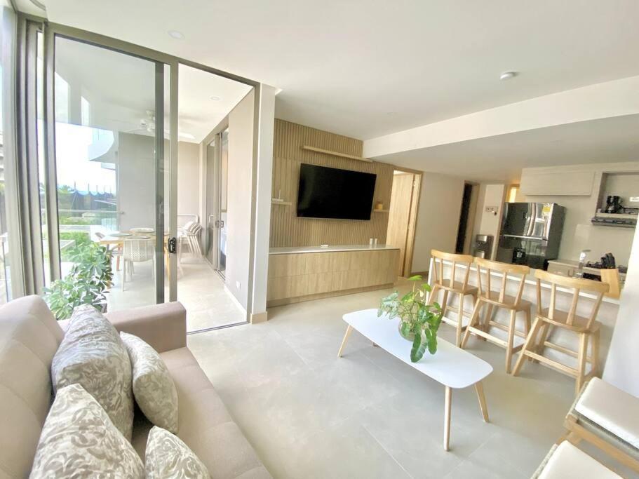 Morros Zoe - Beautiful On Manzanillo Cartagena